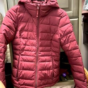 Abercrombie NWT stretch lightweight puffer size small in maroon